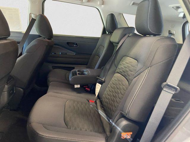 new 2025 Nissan Pathfinder car, priced at $39,578
