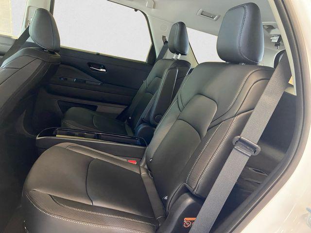 new 2025 Nissan Pathfinder car, priced at $45,005