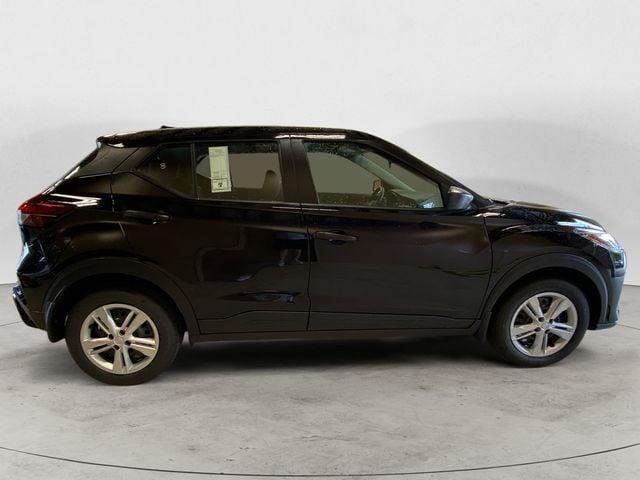 new 2025 Nissan Kicks Play car, priced at $23,850