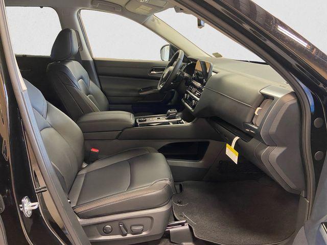 new 2025 Nissan Pathfinder car, priced at $43,975