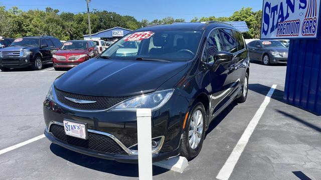 used 2017 Chrysler Pacifica car, priced at $13,995