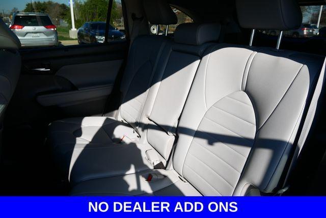 used 2021 Toyota Highlander car, priced at $29,799