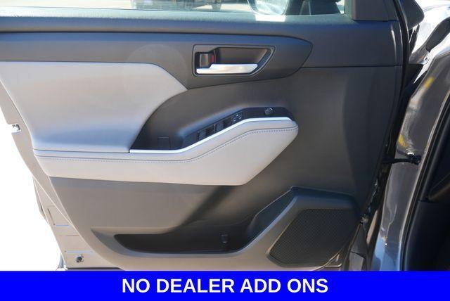 used 2021 Toyota Highlander car, priced at $29,799