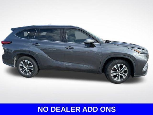 used 2021 Toyota Highlander car, priced at $30,499