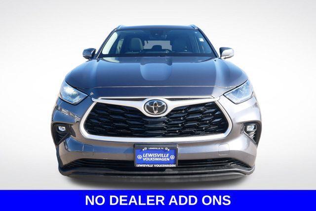 used 2021 Toyota Highlander car, priced at $29,799