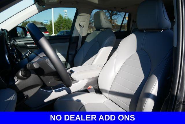 used 2021 Toyota Highlander car, priced at $29,799