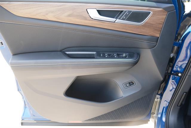 new 2025 Volkswagen Atlas car, priced at $40,726