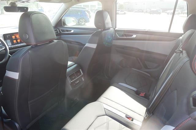 new 2025 Volkswagen Atlas car, priced at $45,076