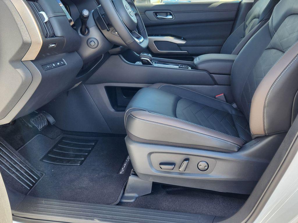 new 2025 Nissan Pathfinder car, priced at $53,950