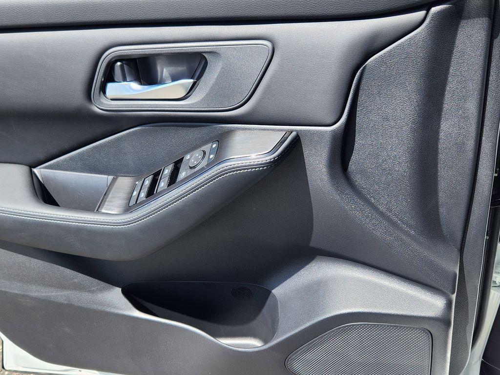 new 2025 Nissan Rogue car, priced at $30,333