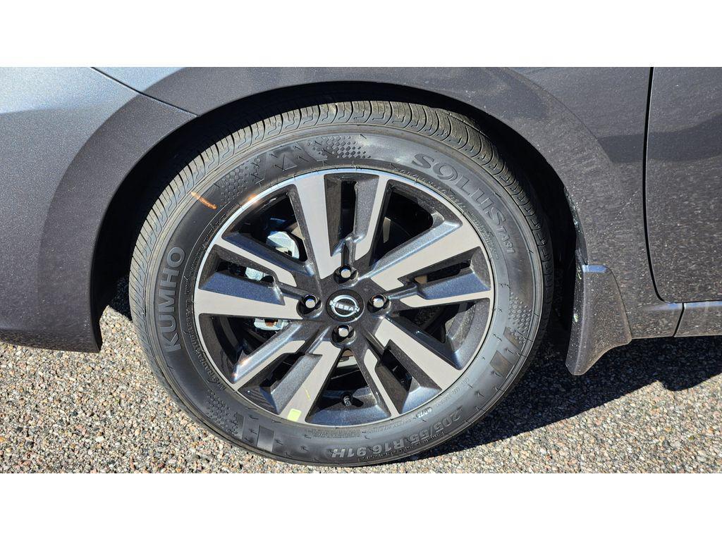 new 2025 Nissan Versa car, priced at $22,350