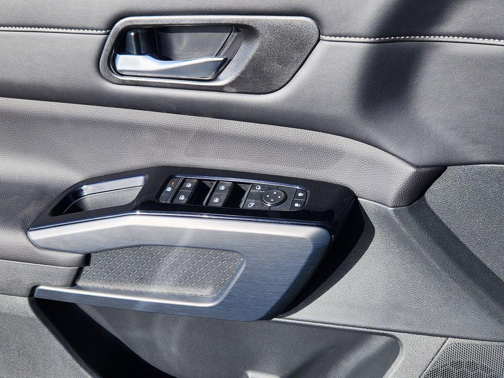 new 2025 Nissan Pathfinder car, priced at $46,165