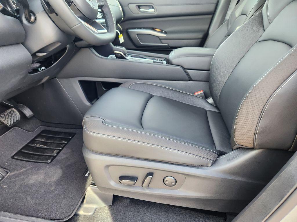 new 2025 Nissan Pathfinder car, priced at $46,165