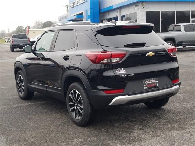 new 2025 Chevrolet TrailBlazer car, priced at $29,105