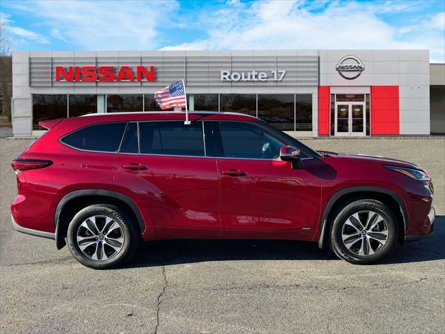 used 2022 Toyota Highlander Hybrid car, priced at $37,990