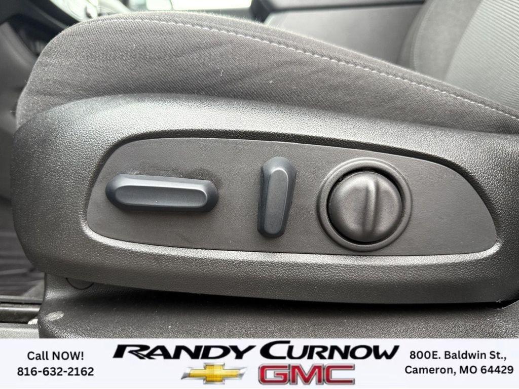 used 2023 Chevrolet Traverse car, priced at $32,995