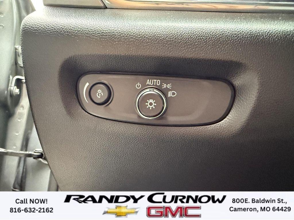 used 2023 Chevrolet Traverse car, priced at $32,995