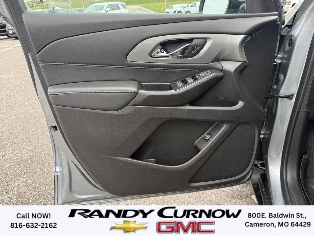 used 2023 Chevrolet Traverse car, priced at $32,995