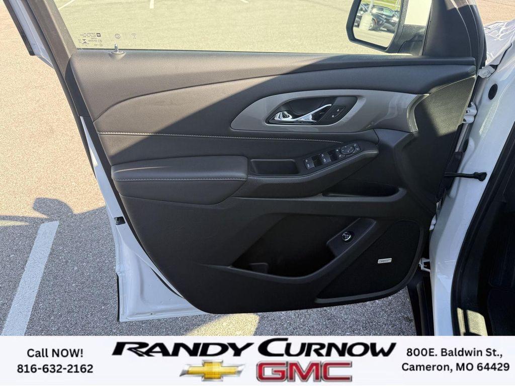 used 2023 Chevrolet Traverse car, priced at $37,995