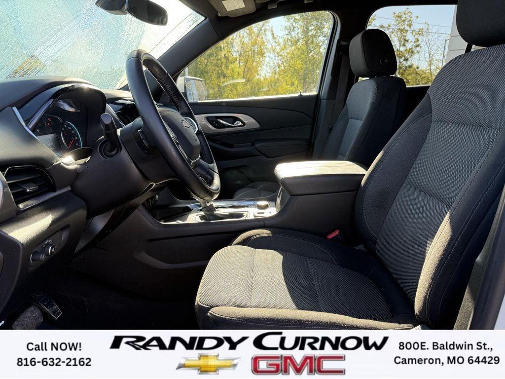used 2023 Chevrolet Traverse car, priced at $29,998