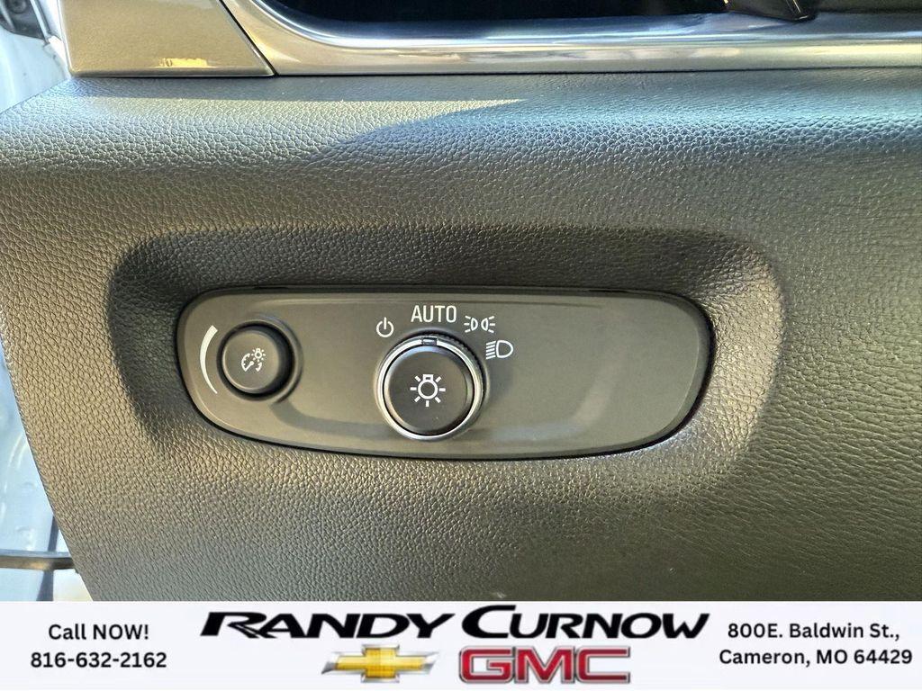 used 2023 Chevrolet Traverse car, priced at $29,998