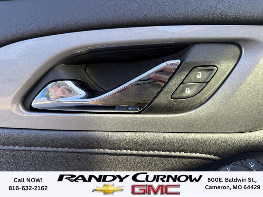 used 2023 Chevrolet Traverse car, priced at $29,998