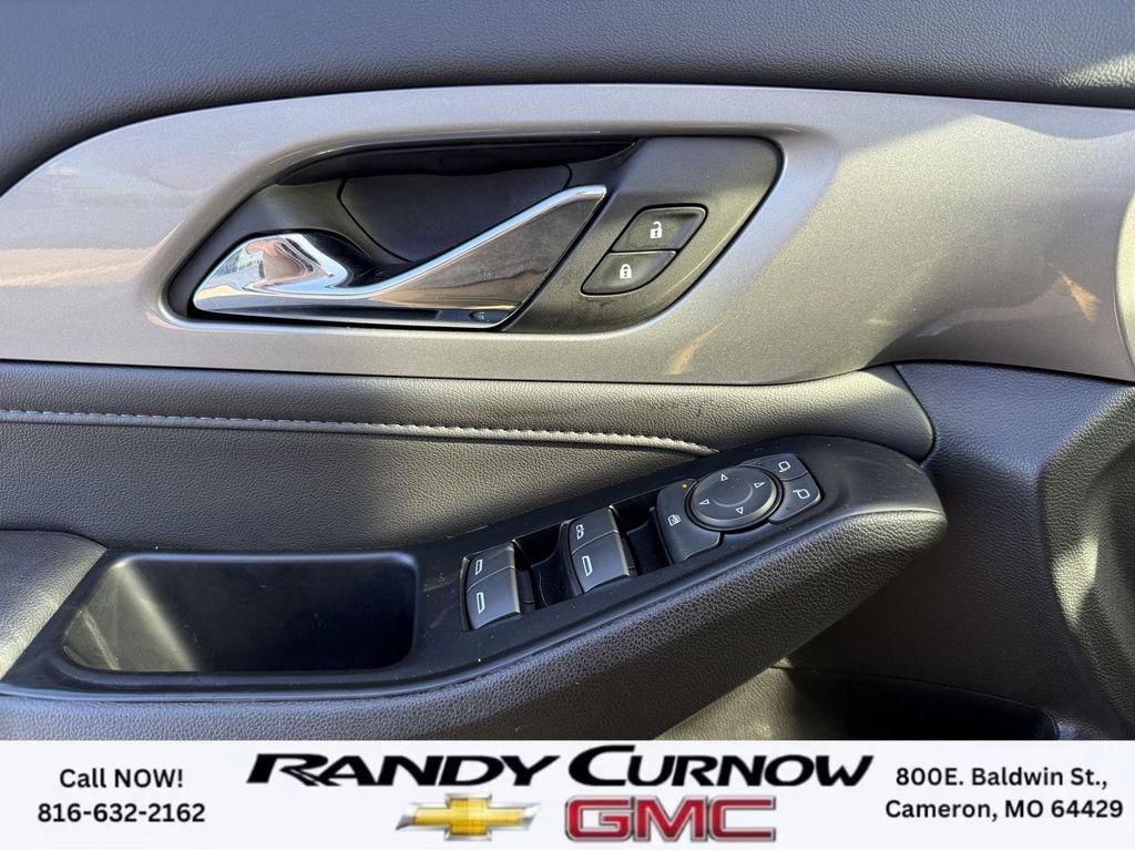 used 2023 Chevrolet Traverse car, priced at $29,998
