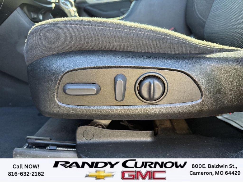 used 2023 Chevrolet Traverse car, priced at $29,998