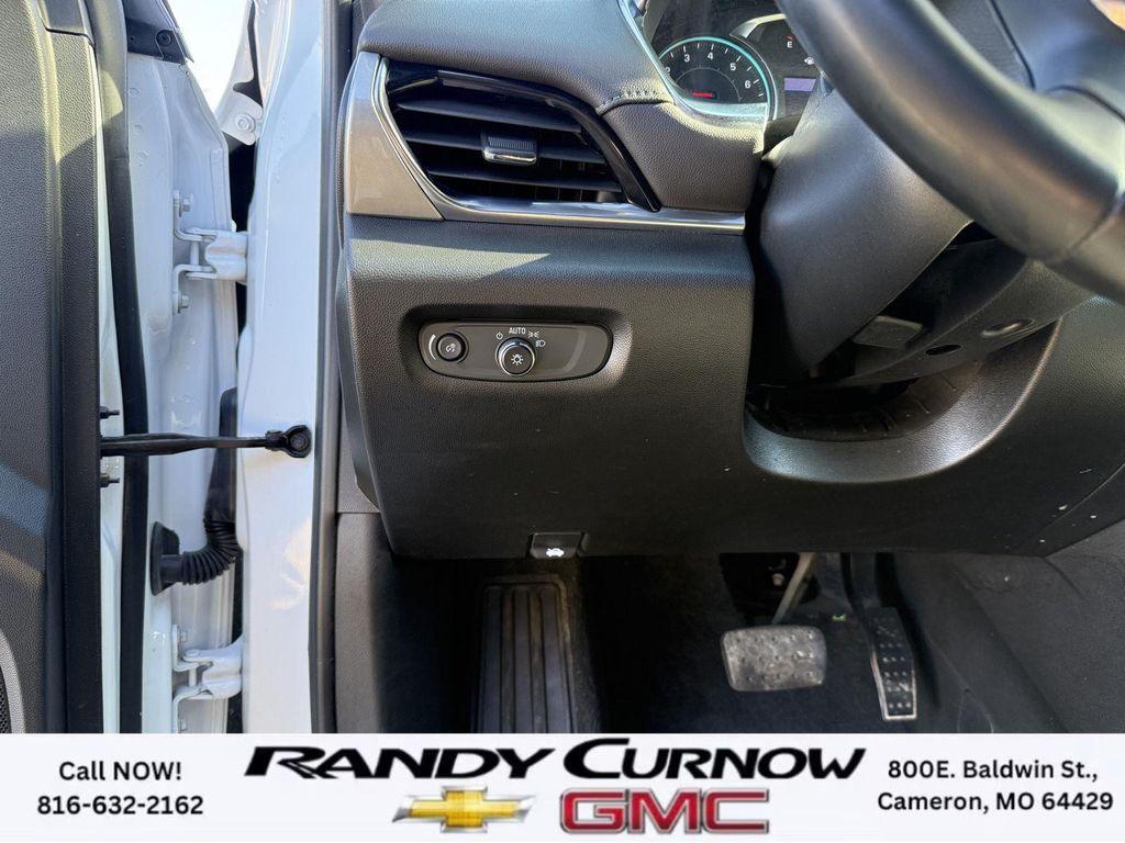 used 2023 Chevrolet Traverse car, priced at $29,998