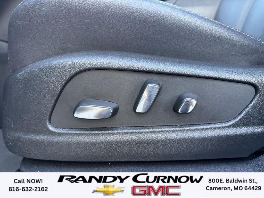 used 2025 Cadillac XT5 car, priced at $41,986