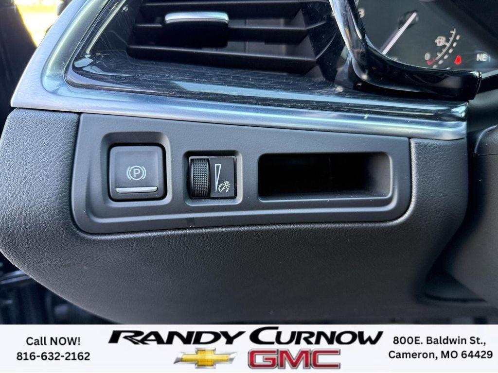 used 2025 Cadillac XT5 car, priced at $41,986