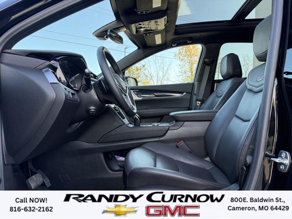 used 2025 Cadillac XT5 car, priced at $41,986