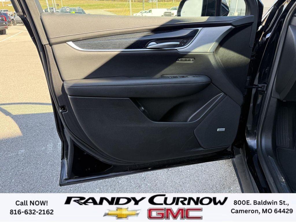 used 2025 Cadillac XT5 car, priced at $41,986