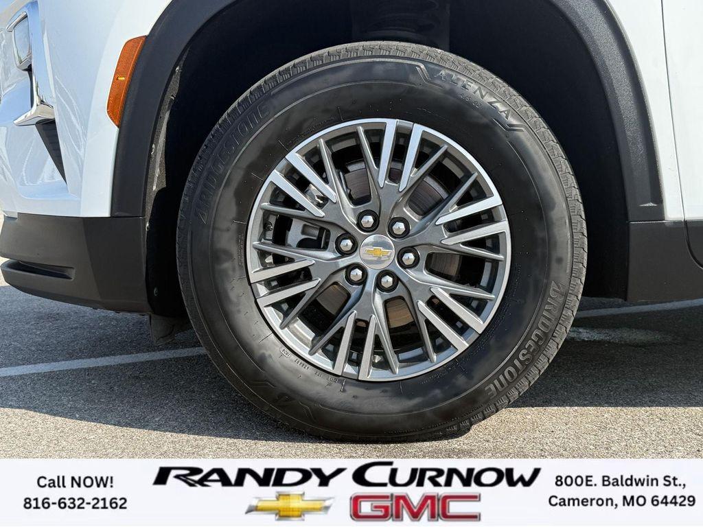 used 2024 Chevrolet Traverse car, priced at $39,588