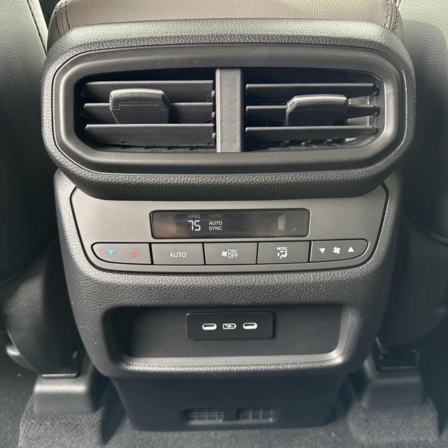new 2025 Honda Pilot car, priced at $47,050