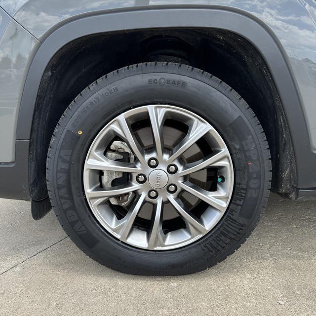 used 2021 Jeep Cherokee car, priced at $19,095
