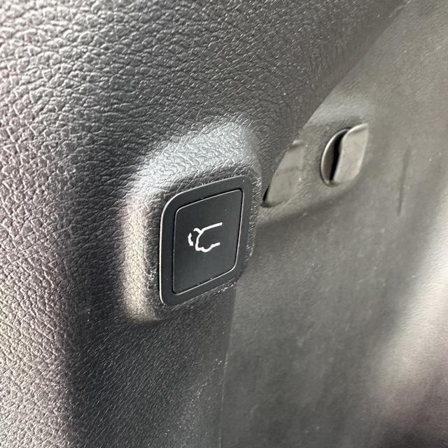 used 2021 Jeep Cherokee car, priced at $24,356