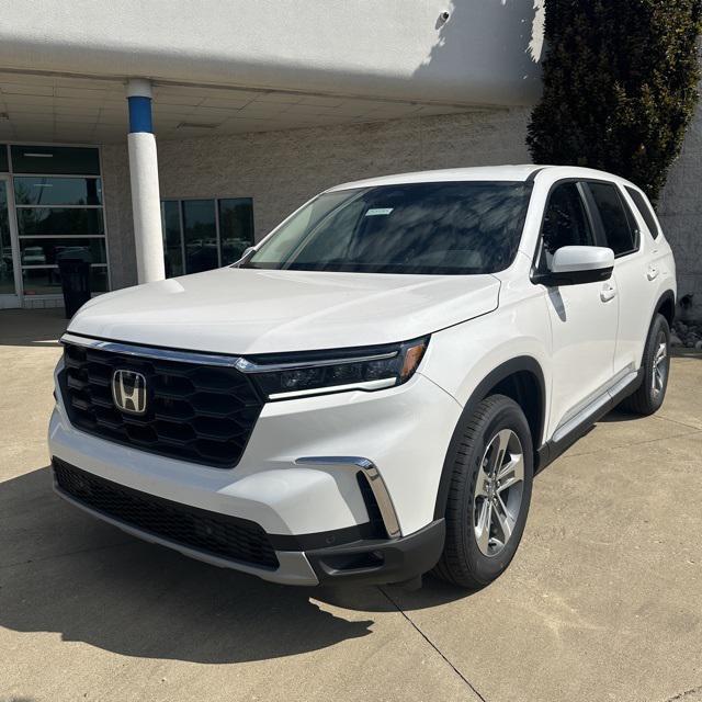 new 2025 Honda Pilot car, priced at $45,380