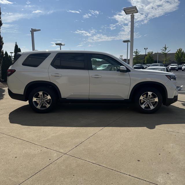 new 2025 Honda Pilot car, priced at $45,380