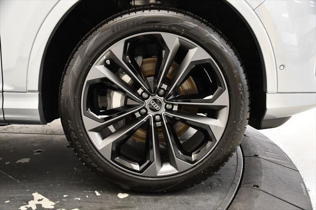 new 2025 Audi Q7 car, priced at $77,735
