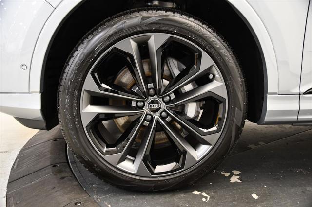 new 2025 Audi Q7 car, priced at $77,735