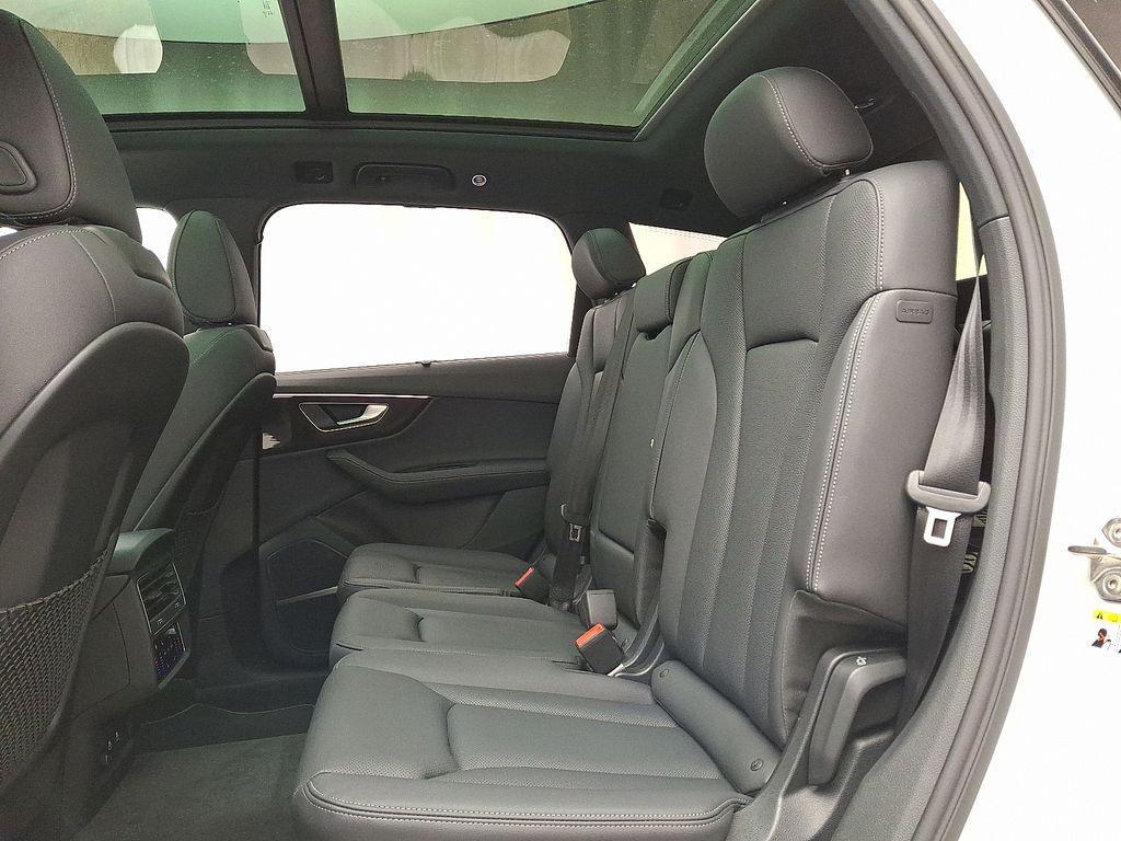 new 2025 Audi Q7 car, priced at $76,480