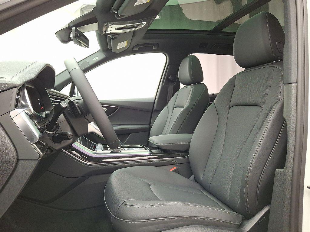 new 2025 Audi Q7 car, priced at $76,480