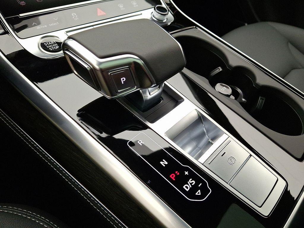 new 2025 Audi Q7 car, priced at $76,480