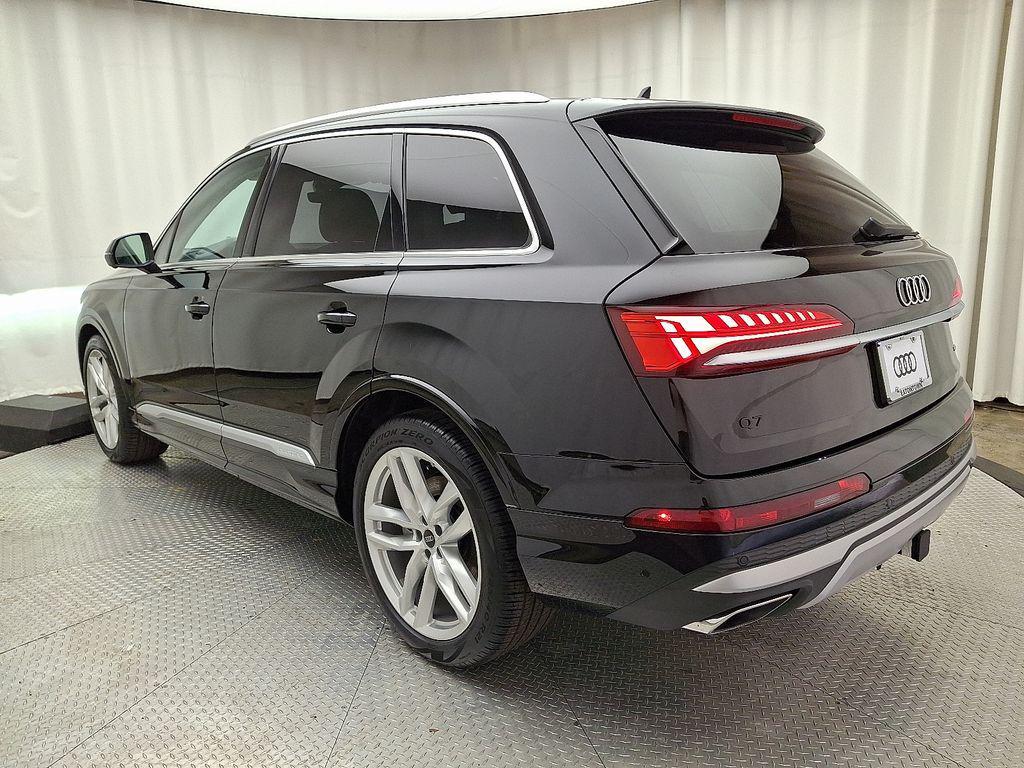 new 2025 Audi Q7 car, priced at $76,990