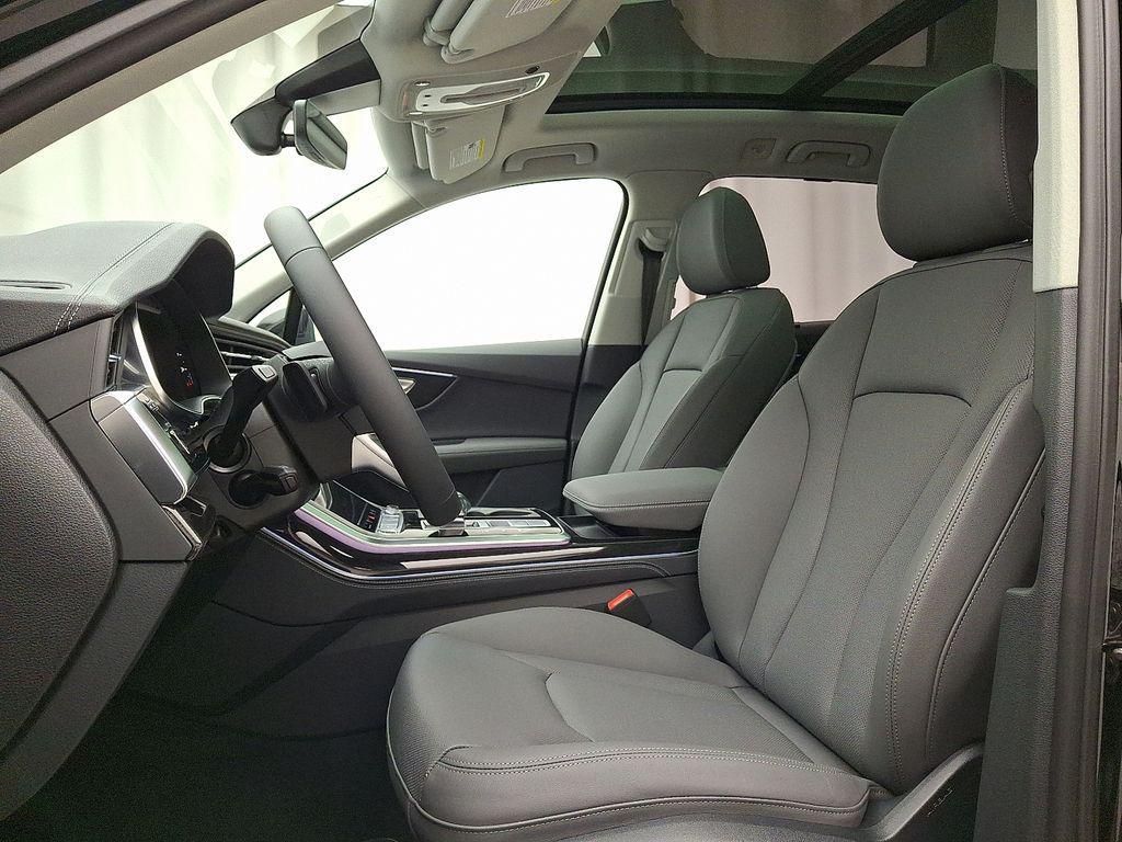 new 2025 Audi Q7 car, priced at $76,990