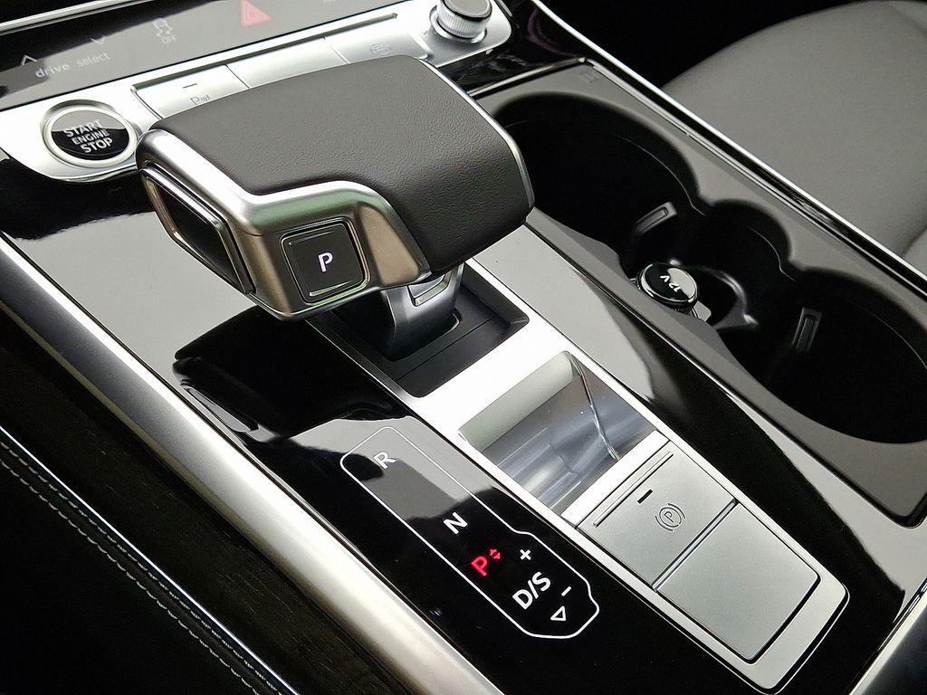 new 2025 Audi Q7 car, priced at $76,990