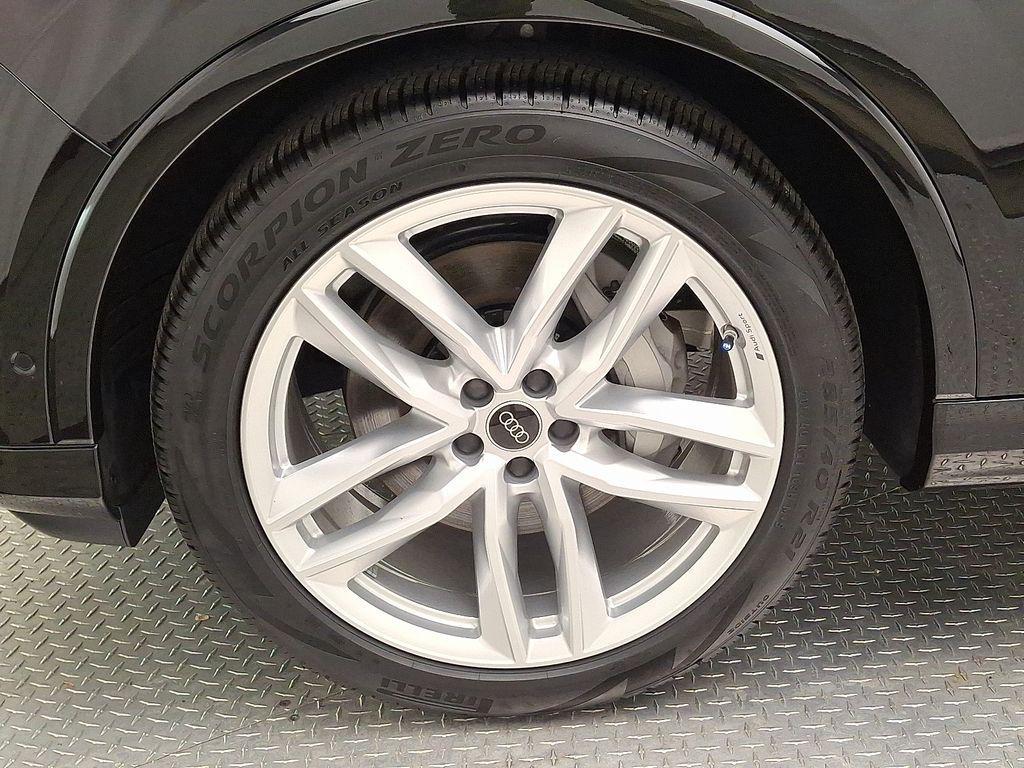 new 2025 Audi Q7 car, priced at $76,990