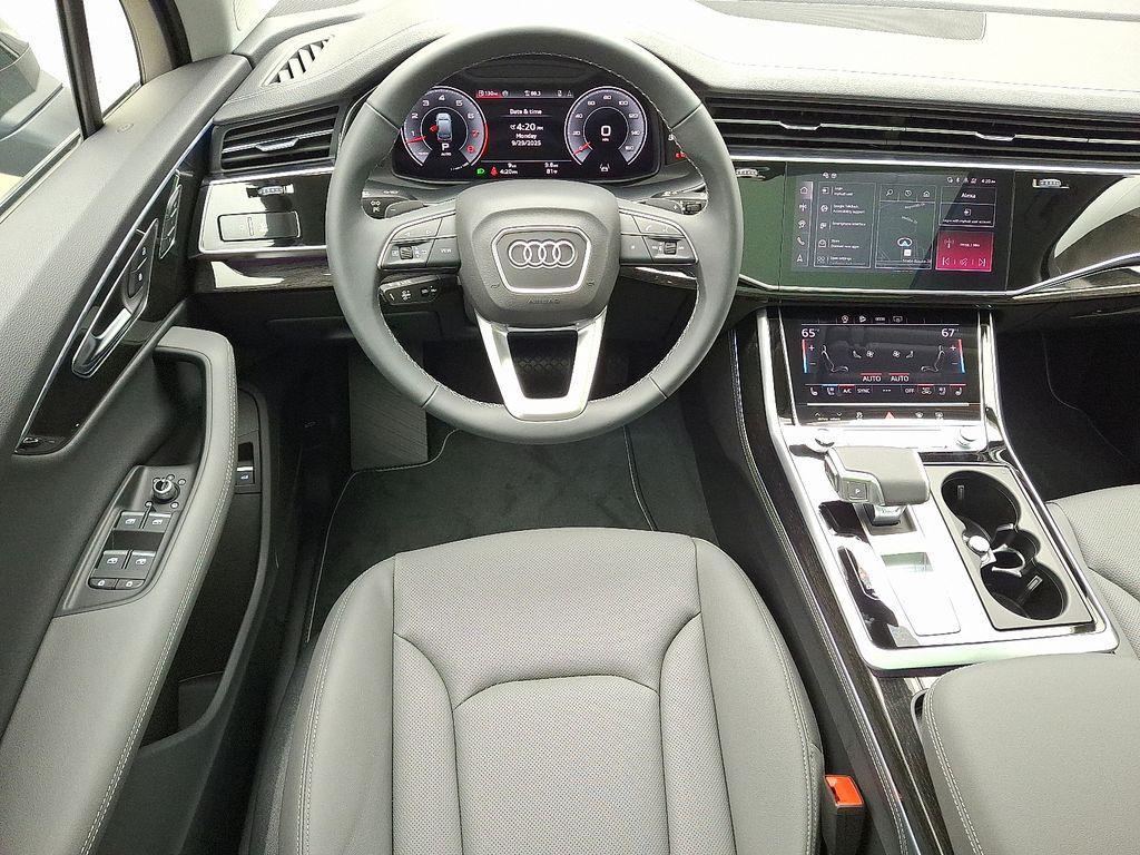 new 2025 Audi Q7 car, priced at $76,990