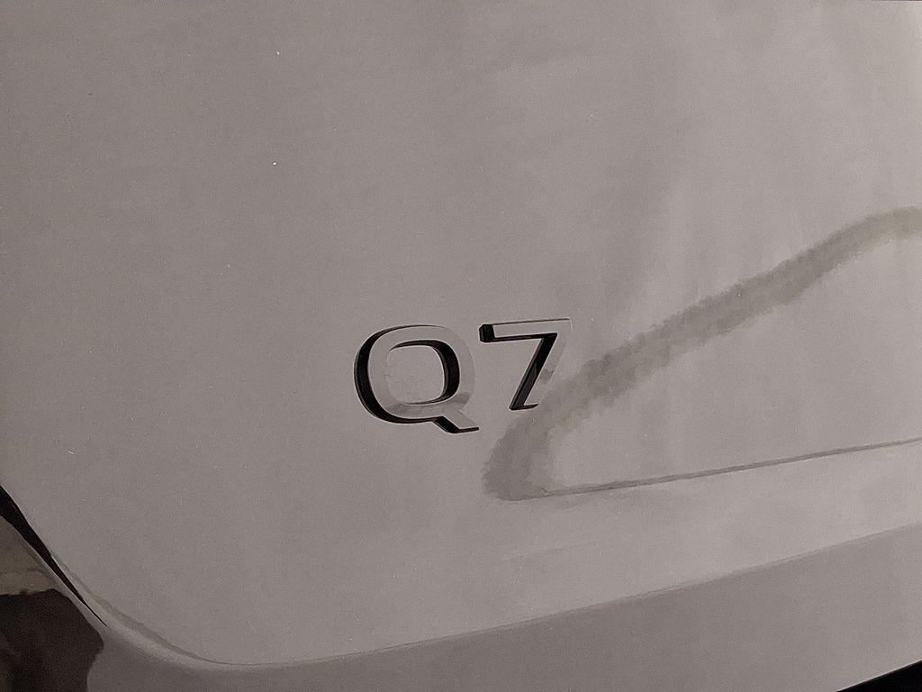 new 2025 Audi Q7 car, priced at $76,990